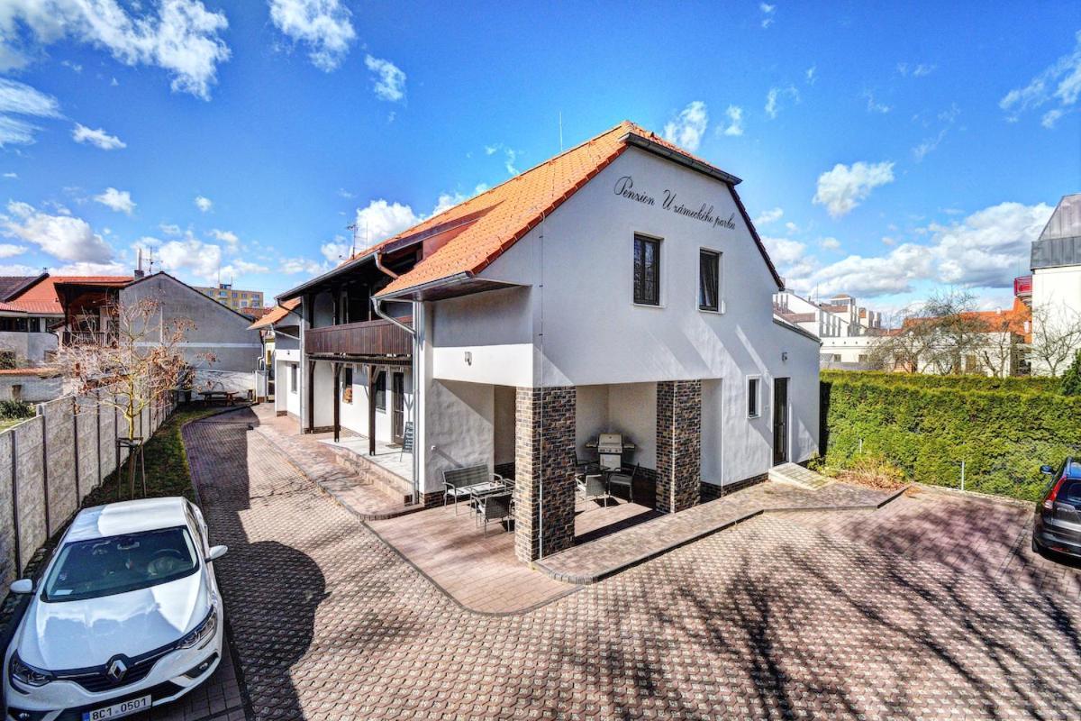 Penzion U Zameckeho Parku Třeboň Exterior foto