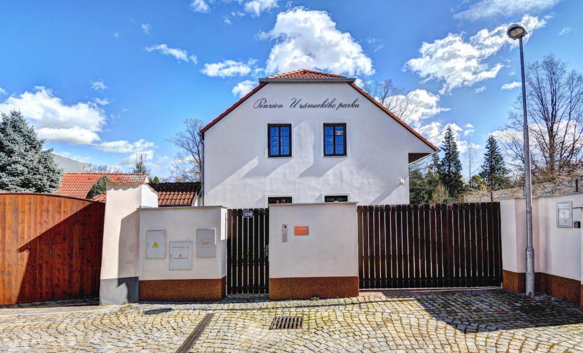 Penzion U Zameckeho Parku Třeboň Exterior foto