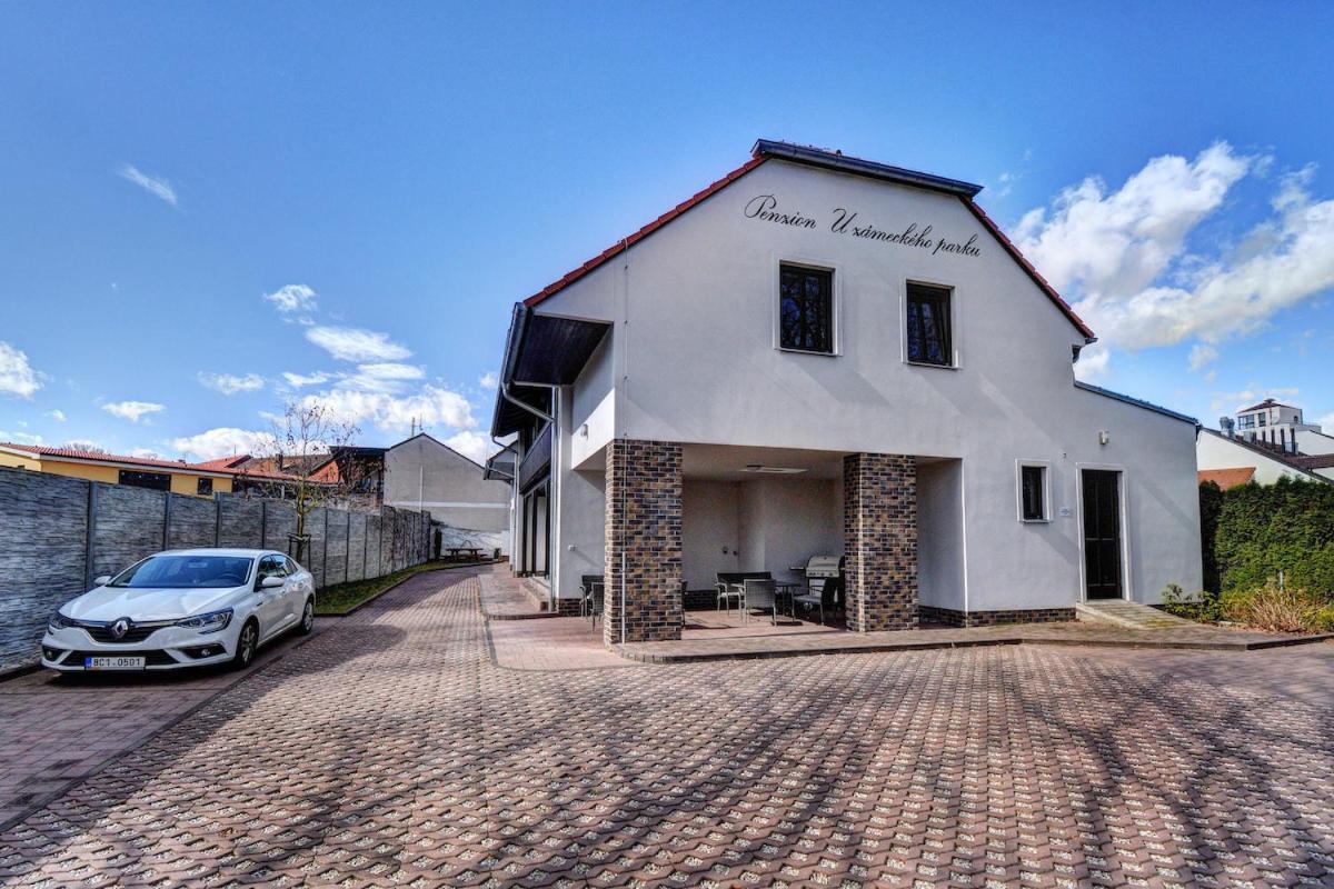 Penzion U Zameckeho Parku Třeboň Exterior foto
