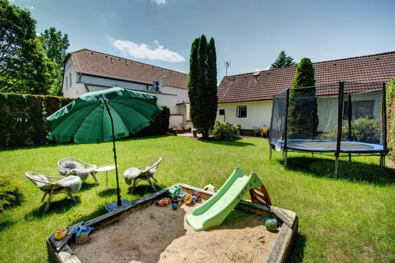 Penzion U Zameckeho Parku Třeboň Exterior foto