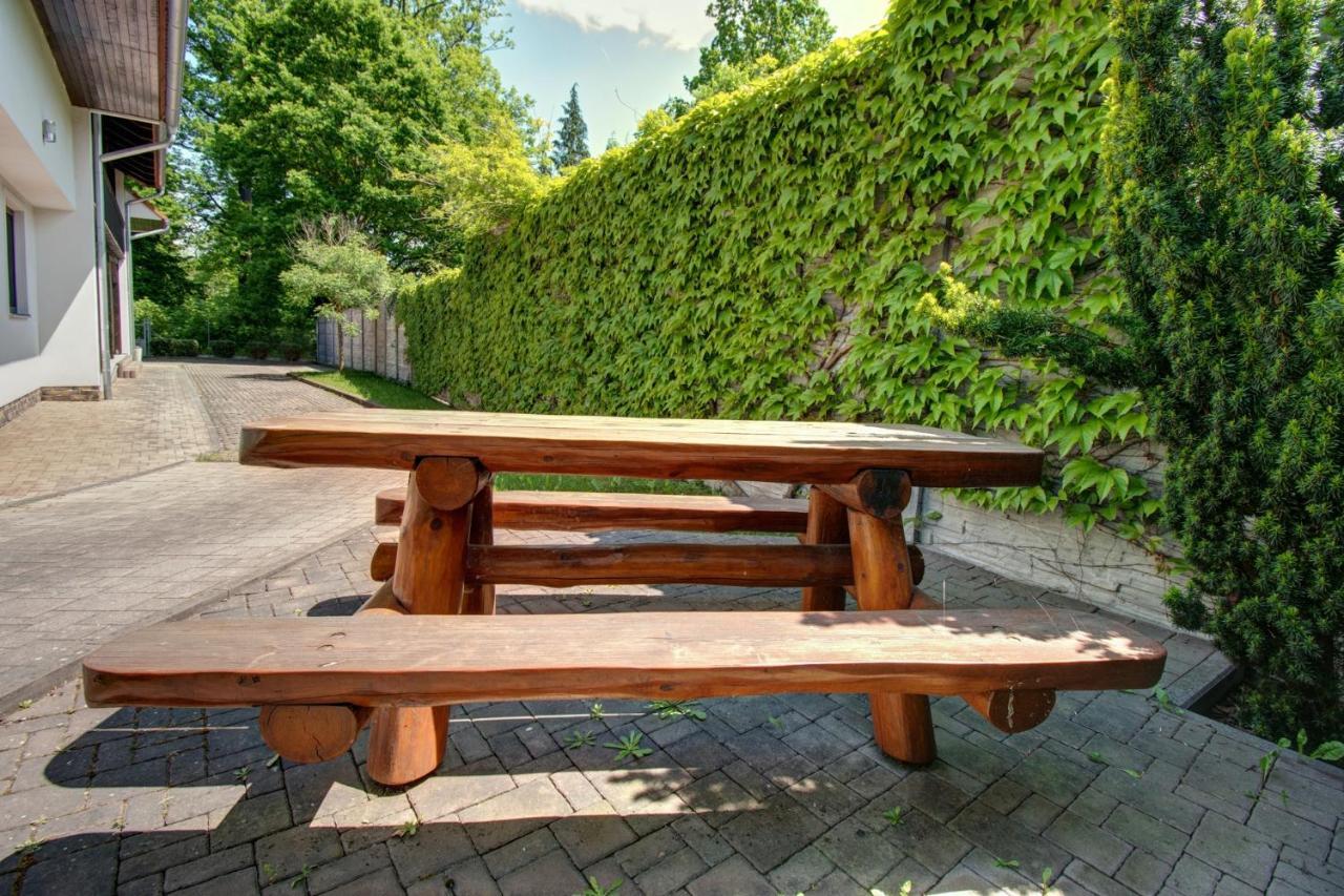 Penzion U Zameckeho Parku Třeboň Exterior foto