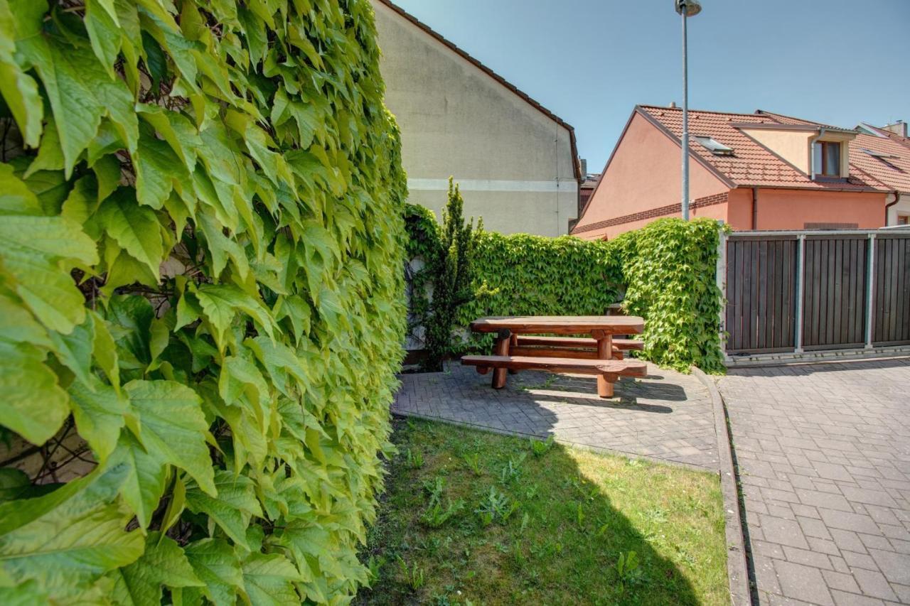 Penzion U Zameckeho Parku Třeboň Exterior foto